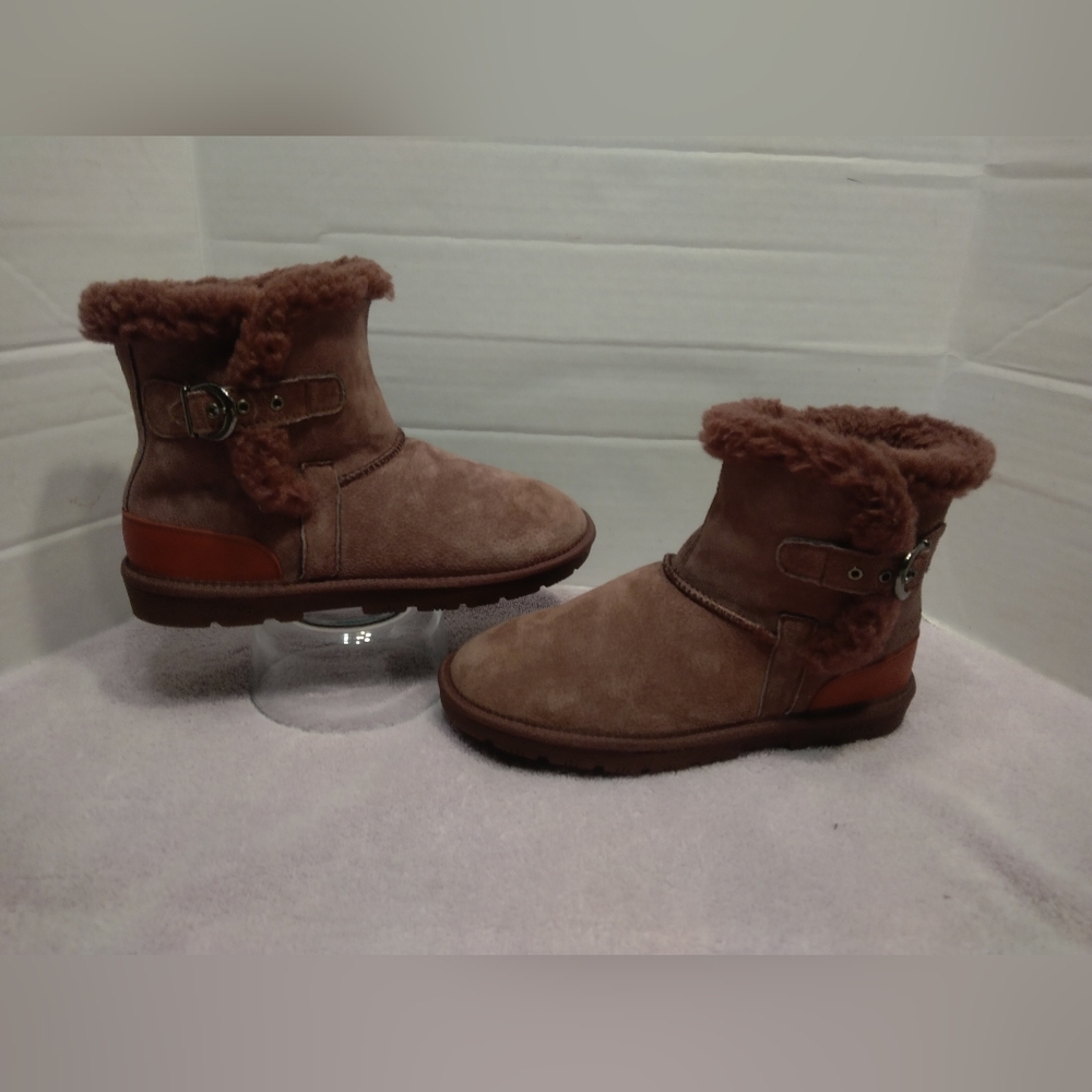 LAMO Fur boots size #9